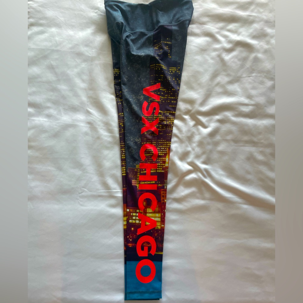 Fun Victorias Secret Rare Chicago city skyline legging knockout tight like new